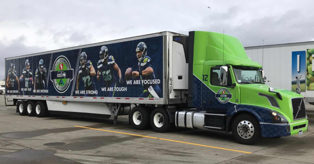 Customize Your Fleet with Semi-Truck Graphics